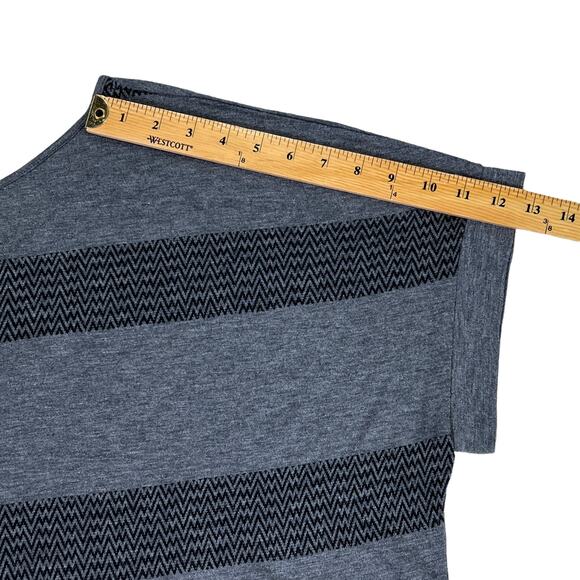 Old Navy Plus Size Crop Top Black Gray Zig Zag Stripes XXL - Picture 9 of 10